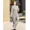 Nuevo conjunto casual deportivo de otoño para madres, sudadera con capucha de moda de dos piezas, atuendo versátil casual elegante para mediana edad