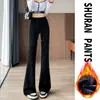 Pantalones casuales de corte ajustado, ligeramente acampanados y forrados de polar para otoño e invierno 2026, elegantes, estilizan la figura, versátiles y adecuados para el trabajo o el ocio, diseñados para un look relajado y con estilo.