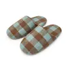 Pantuflas de algodón a cuadros optimizadas para mujer, otoño e invierno, estilo británico retro, pantuflas cálidas antideslizantes y silenciosas para el hogar para hombre