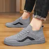 Novos sapatos masculinos com malha fly-knit, respiráveis, leves, slip-on, para esportes ao ar livre, sapatos casuais masculinos