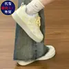 Zapatillas blancas de suela gruesa estilo campus de diseño nicho, nuevas zapatillas deportivas casual chic para estudiantes para la primavera de 2026 para mujer