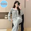 Pijama de algodón para mujer de manga larga de otoño, nuevo estilo de alta gama, cuello redondo con encaje, gris, primavera y otoño, con copas en el pecho, conjunto de ropa para el hogar