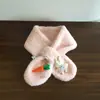 Cachecol infantil fofo de desenho animado com estampa de coelho, projetado para aquecimento no outono e inverno, um aquecedor de pescoço de pelúcia resistente ao frio para uso ao ar livre