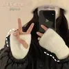 Nuevos guantes de felpa de medio dedo estilo ins, alta calidad, temática de princesa, cálidos y adecuados para otoño e invierno. Estos guantes se pueden usar con pantallas táctiles y son perfectos para que los estudiantes los usen en clase.