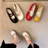 Zapatos Mary Jane de Punta Dividida para Mujer 2026 Verano Nuevos Talla Grande Planos Zapatos de Ballet Slip-On Zapatos de Punta de Cerdo
