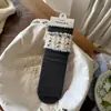 Calcetines finos de malla estilo crema Songmu con patrones sutiles, bordes con volantes, accesorios de lazo, calcetines blancos de algodón hasta la mitad de la pantorrilla