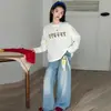 Conjunto de Ropa de Otoño para Niñas 2026 Nuevo Estilo Niña Rojo Tirante Hueco Capa Base Jeans Conjunto de Tres Piezas de Otoño para Niños