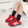 Zapatillas infantiles 2026 primavera y otoño nuevo estilo unisex versátiles Zapatos de entrenamiento alemanes Zapatos deportivos rojos Zapatillas casuales coreanas