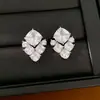Brincos de prata com pino banhado a ouro real com tarrachas em formato de diamante de zircônia, simples e elegantes, versáteis para o uso diário, luxo leve e sensação de alta qualidade