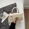 Bolso de Mano Cuadrado Pequeño Retro de Alta Gama de Moda Transfronterizo para Mujer Modelo Nuevo 2026 Bolso de Hombro Cruzado de Gran Capacidad Versátil