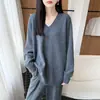 Colección Otoño 2026: Suéter Pulóver de Punto de Siete Agujas de Lana Pura, Engrosado, Cuello en V Oversize, de Longitud Media para Mujer, en Estilo Relajado