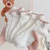 Calcetines de dibujos animados para mujer al por mayor, primavera y verano, transpirables, finos, lindos, versión coreana, versátiles, calcetines deportivos tipo barco, de boca baja y poco profunda