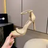 Sandálias Damasco de Salto Fino 2025 Nova Coleção Primavera Alta Qualidade Mesmo Estilo Impermeável Plataforma Sapatos de Salto Alto com Tiras Sexy e Versáteis