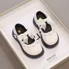 Zapatos Pequeños de Cuero para Niñas 2026 Primavera y Otoño Nuevos Zapatos de Princesa Mary Jane Planos Infantiles Zapatos de Rendimiento de Punta Redonda y Suela Suave para Niñas