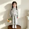 Nuevo Conjunto de Manga Larga para Bebés Niñas de Principios de Otoño, Sudadera con Capucha y Lazo con Pantalón Jogger, Conjunto de Dos Piezas Versátil y Elegante para Niños Pequeños y Niños Pequeños