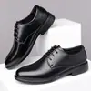 Sapatos masculinos de couro Woodpecker, sapatos formais de negócios em couro genuíno com sola leve, novos sapatos casuais respiráveis com sola macia estilo britânico para terno de escritório