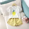 Nuevo Traje de Verano 2025 para Bebé Niña de Manga Corta con Shorts Manzana Melocotón Piña Uva Fresco Pequeño Ropa Infantil