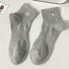 Nuevos Calcetines para Hombre de Primavera y Verano Color Sólido Transpirables Calcetines Tipo Barco de Boca Baja Calcetines Cortos de Bajo Costo Absorbentes del Sudor Calcetines de Malla Fina de Algodón para Hombre