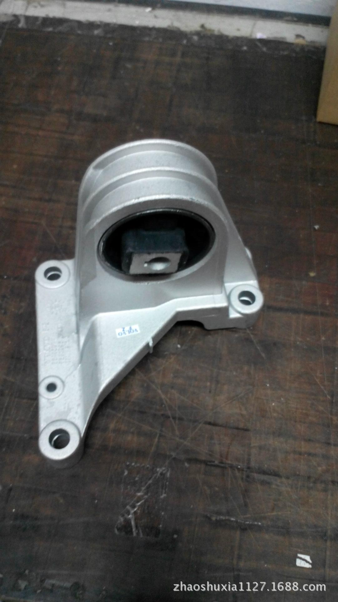 富豪S80发动机机脚胶6