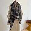 Bufanda de cachemira sintética para mujer para otoño e invierno, con un diseño jacquard de bosque retro, perfecta como chal grande para la oficina o como bufanda cálida para el cuello en ambientes con aire acondicionado.
