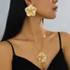 Conjunto de Colar e Brincos de Metal Elegante Retrô Florido de 3 Peças, Venda Quente Transfronteiriça Europeia e Americana, Moderno e Versátil