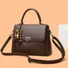 Bolso pequeño de moda y sofisticado para mujer, nuevo y elegante bolso tote retro para el día a día, versátil bolso de hombro y cruzado, moderno