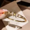 Pulseira Oval com Zircônia Banhada a Ouro 18K Real, Luxo Leve, Sensação de Alto Padrão, Pulseira Versátil, Joia de Nicho Inspirada em Design para Mulheres
