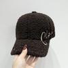 Gorra de béisbol bordada con letras de lana de cordero nueva para otoño e invierno, gorra cálida de moda versátil para exteriores para niños, gorra de pareja