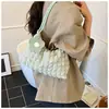 Bolsas de Mujer Elegantes Nuevas al por Mayor, Bolsas de Nube Plisadas Simples y Suaves, Nuevos Modelos 2025, Bolsos de Hombro y Cruzados de Nicho