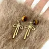Pendientes vintage Maillard de otoño e invierno para mujer, nuevo modelo popular 2026, diseño de nicho, pendientes con sensación elegante y de alta gama
