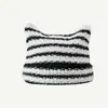 Otoño e Invierno nuevo gorro de lana cálido femenino orejas de gato lindas moda coreana gorro tejido a rayas celebridad de internet gorro tipo pullover