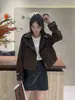 Otoño 2026 Nuevo Estilo Europeo Holgada Patchwork de Gamuza y Cuero Cuello Solapa Chaqueta Corta de Motociclista para Mujer Abrigo Top de Moda
