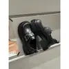Mocassins Pretos Estilosos para Mulheres, Aumentam a Altura, Sola Grossa, Leves, Novo Modelo 2025, Couro Genuíno, Versáteis Casuais Pequenos Sapatos de Couro Femininos