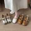 Zapatos retro de hada Mary Jane franceses para mujer, moda primavera-verano 2026 estilo nuevo, sensación de alta gama, adecuados para faldas, zapatos bajos de cuero con suelas suaves