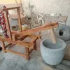 Mortero de Piedra Grande para el Hogar para Experiencia, Fabricante de Pasteles de Arroz Operado con el Pie con Marco de Madera Grande Estilo Guardería