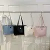 Bolsa Tote de Grande Capacidade para Mulheres 2025 Nova Moda Simples Bolsa de Mão Embossada Casual para Trabalho Roupa Bolsa de Ombro Axilar