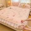 Cubierta de Cama de Felpa de Leche de Invierno 2026 Nuevo Protector de Colchón de Cobertura Total Pieza Única Juego de Ropa de Cama Gruesa de Terciopelo Juego de Tres Piezas