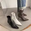 Botas Curtas de Salto Fino para Mulheres 2025 Outono e Inverno Novo Estilo Botas de Bico Fino Elegantes Botas Chelsea Botas Finas Botas de Salto Alto Emagrecedoras