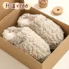 Chinelos de Algodão Peludo Antiderrapantes para Mulheres, Novo Estilo Inverno 2026, com Calcanhar Fechado, Sapatos de Algodão Quentes para Casa e Interior, Femininos, Podem ser Usados na Rua