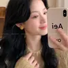 Pendientes Elegantes de Perlas Simples de Felpa de Terciopelo Rojo Otoño e Invierno 2025 Nuevo Estilo Caliente Pendientes de Gama Alta para Mujeres