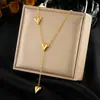 Elegante collar de corazón de doble capa, cadena de acero inoxidable chapada en oro de moda de nicho transfronterizo, cadena para la clavícula de lujo ligero para mujer