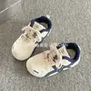 Zapatos de Algodón para Entrenamiento Alemán de Estudiante con Terciopelo Cálido Plus para Mujer 2026 Nuevo Estilo Caliente Zapatos Birkenstock de Invierno Suela Gruesa Zapatos Blancos Zapatos de Tabla