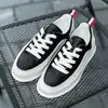 Otoño 2026 Nuevos Zapatos de Skate de Suela Gruesa para Hombre Estilo Coreano Modernos Versátiles Casuales Estilo Universitario Estudiante Deportivos Blancos