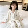 Nuevos Pijamas Infantiles 2026 para Primavera y Otoño, Estilo Delgado de Algodón Nube de Manga Larga, Ropa de Casa Moderna de Otoño para Niñas y Niñas Pequeñas