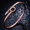 Pulsera de Acero Inoxidable Moda Europea y Americana Sensación de Alta Gama Estilo Ins para Mujer Oro Real de 18K Patrón Romano Piedra Redonda Clavo Pulsera de Acero de Titanio