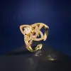 Moda Europea y Americana Nuevo Lujo Ligero Completo de Diamantes Tridimensional Cuatro Garras Diamante Hueco Rombo Deslumbrante Flor Flor de Cuatro Hojas Anillo Abierto