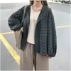 Cardigã listrado retrô estilo coreano para mulheres, macio e confortável, de caimento solto, com design de ombro caído, mangas compridas e um visual casual e descontraído