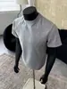 Camiseta Masculina de Verão Cinza com Camada de Ar Líquido, Corte Boxy nos Ombros, Manga Curta, Slim-Fit, Desconstruída, Estilo Americano