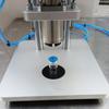 Máquina de tampa de mesa pequena semiautomática pneumática Xilin máquina de laminação de frascos de perfume líquido oral máquina de encadernação de frascos