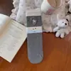 Calcetines de oso bordados de algodón puro de alta calidad, calcetines de otoño hasta la mitad de la pantorrilla, calcetines lindos de moda para mujer, nuevo estilo de temporada alta de primavera y otoño